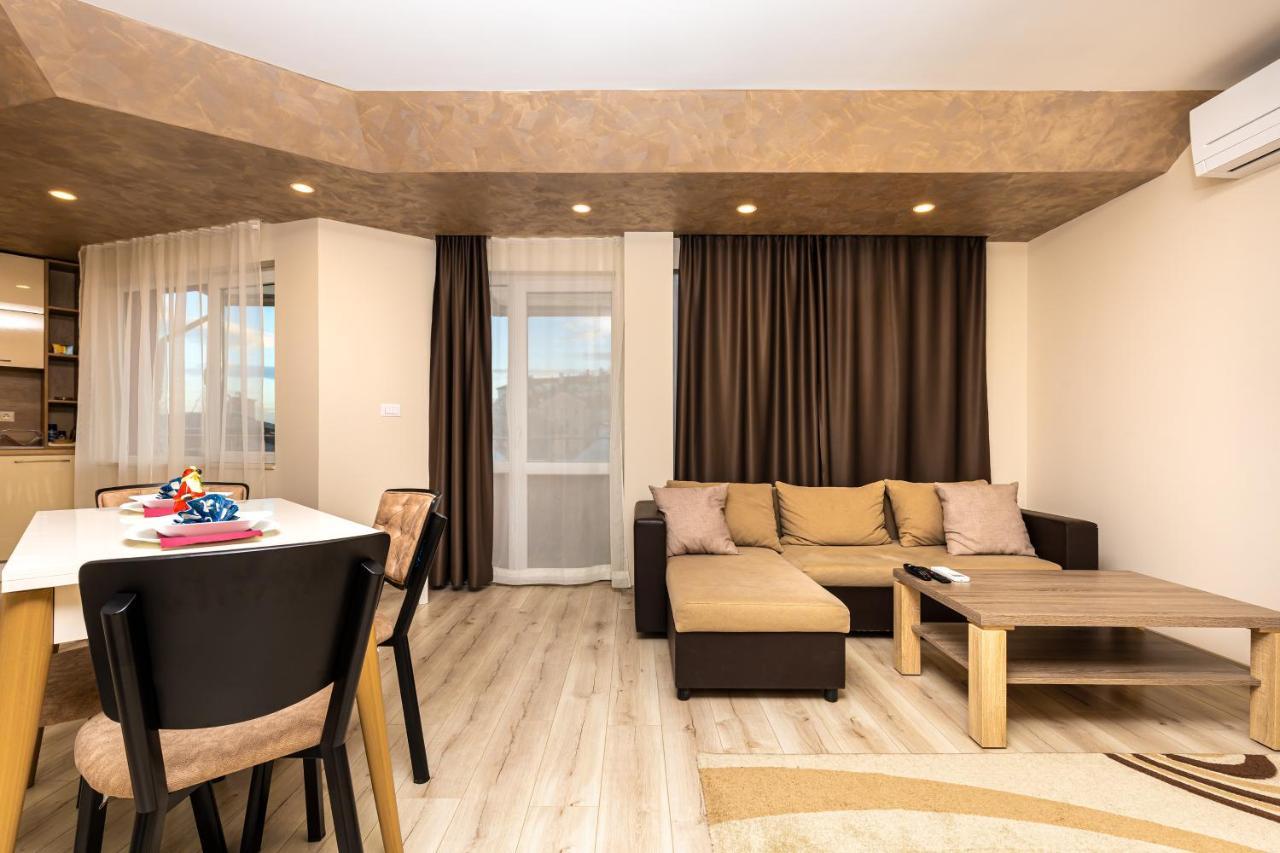 Sunny 1Bd Apartment In Old Town By Flat Mаnager プロヴディフ エクステリア 写真