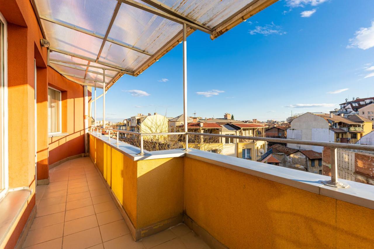 Sunny 1Bd Apartment In Old Town By Flat Mаnager プロヴディフ エクステリア 写真