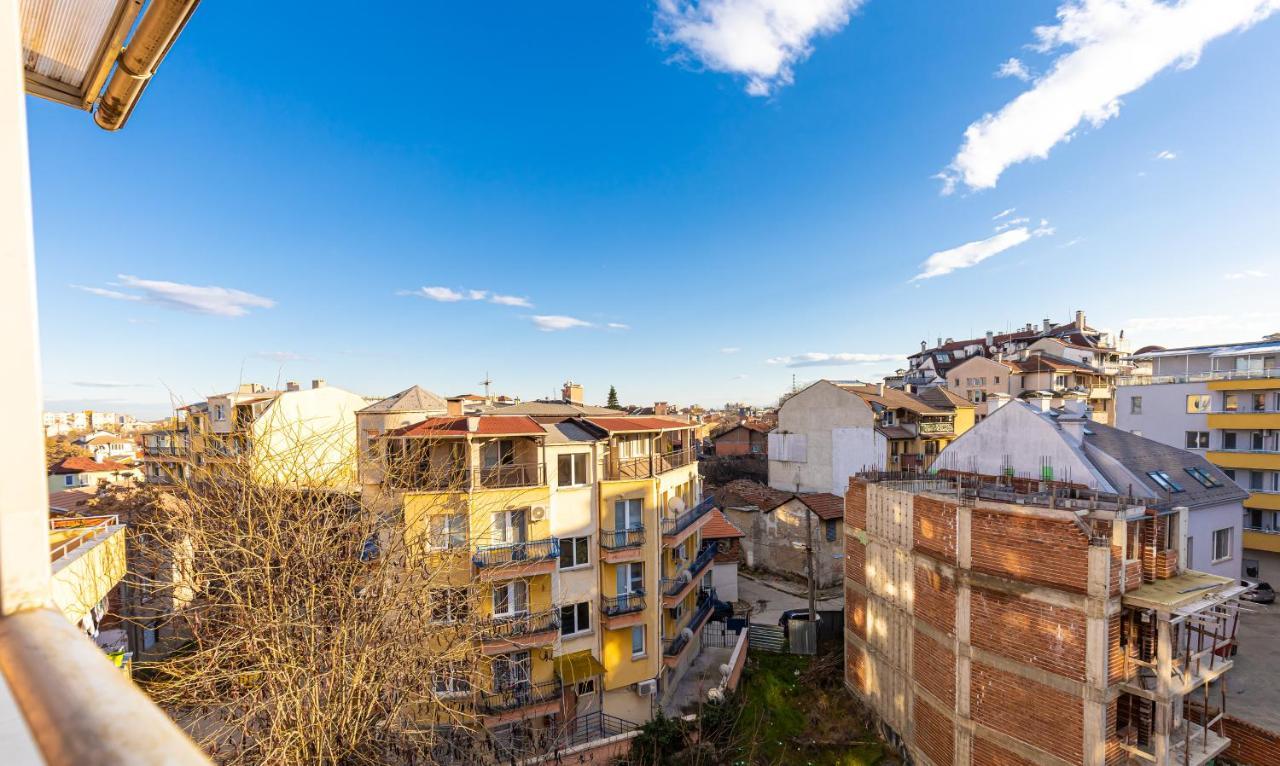 Sunny 1Bd Apartment In Old Town By Flat Mаnager プロヴディフ エクステリア 写真